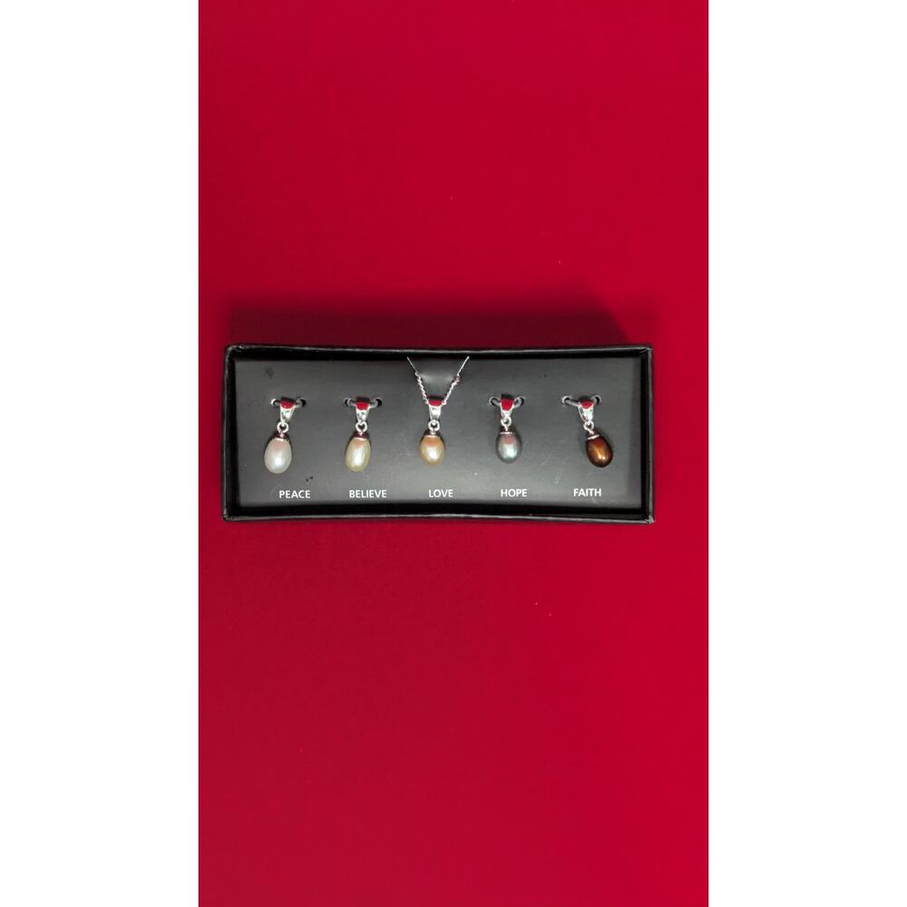 Nyc Peace, Believe, Love, Hope, Faith Silver And Pearl Necklaces Set New In Box